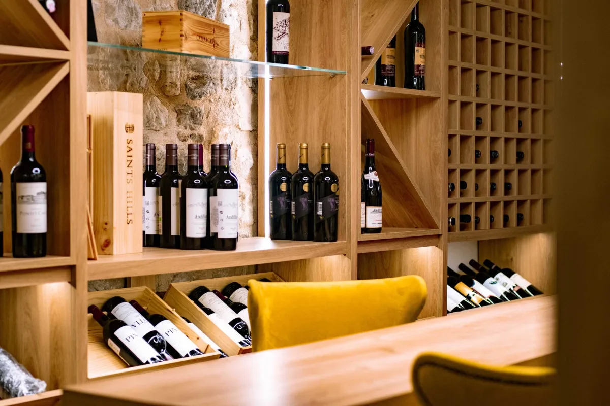 Restaurant Dubrovnik wine cellar with wine bottles on wooden shelves - Restoran Dubrovnik vinski podrum s raznim izborom vina