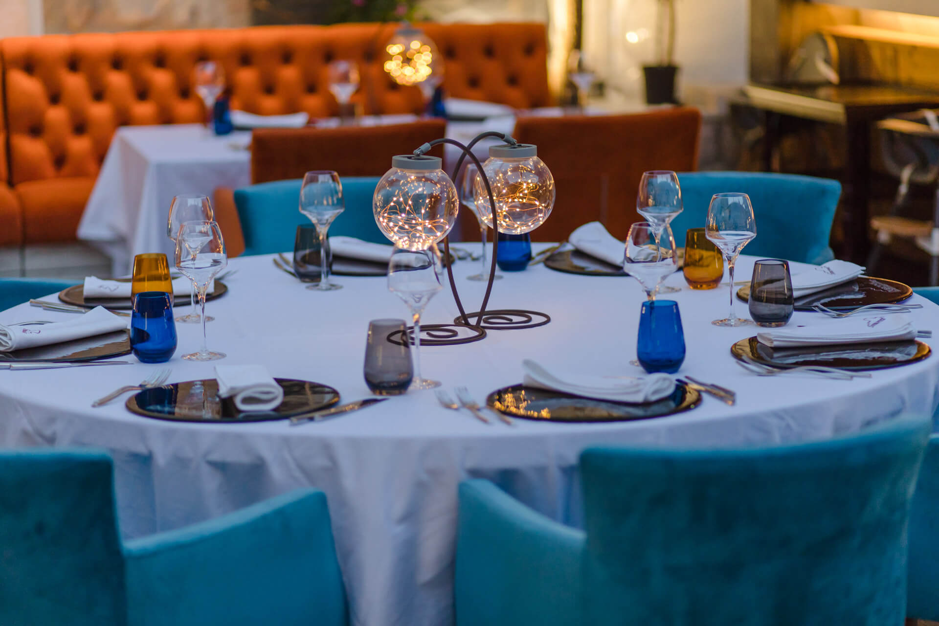 Restaurant Dubrovnik big table for eight people full with plates, custom made napkins and wine glasses